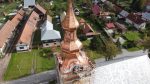 Montáž krytiny na kostolnej veži vo Veličnej - majstrovské klampiarske práce.